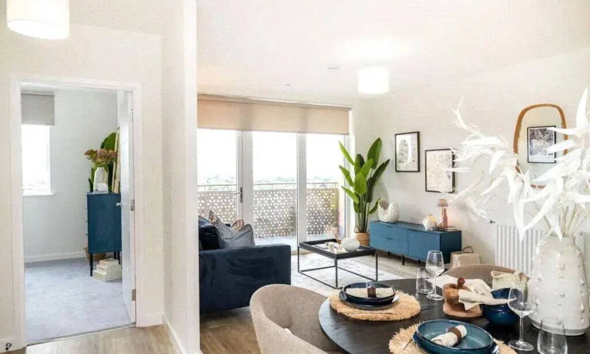 Staines Apartment | Modern 2-Bed Apartment Near Heathrow | Ideal for Work Stays