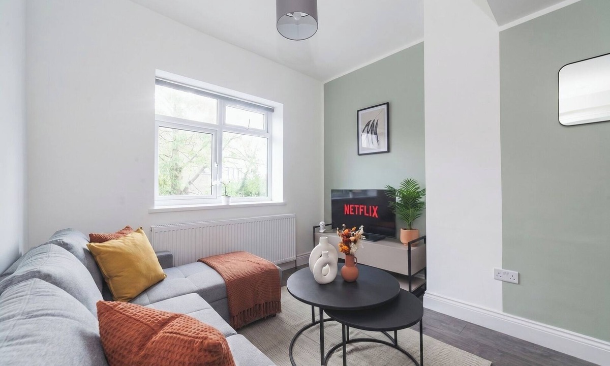 Childs Hill Apartment | Modern 2-Bed Flat Golders Green Free Parking