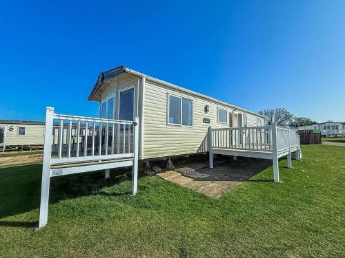 Hunstanton House | Modern 6 Berth Caravan With Front Decking At Manor Park, Hunstanton Ref 23015T