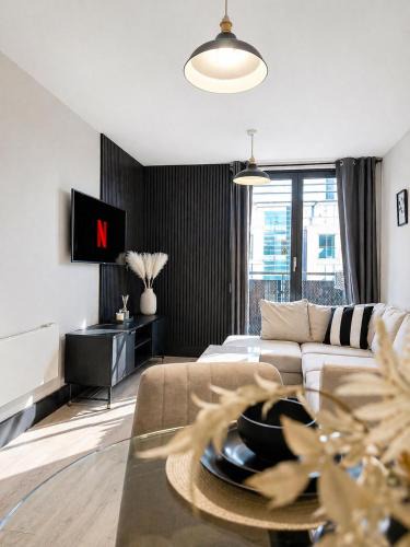 Theatreland Birmingham Apartment | Modern City Centre Apt With Balcony & Free Parking