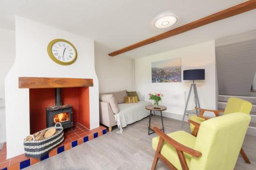 Shepton Mallet House | Modern Cottage Countryside Views Private Parking