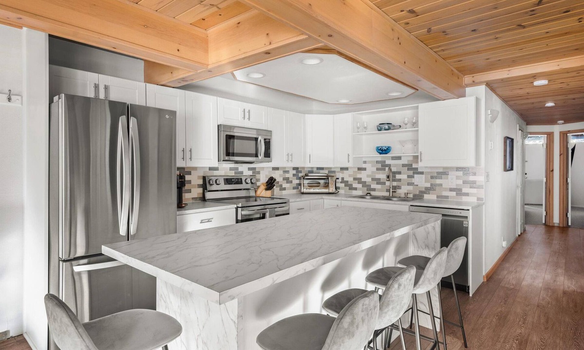 Aspen Condo | Modern Downtown Mountainside 3BR 2BA Apartment w/Parking in Aspen Sleeps 8 GREAT