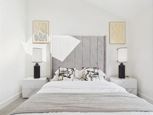 Royal Tunbridge Wells House | Modern Home Walk to Town Garden w/Log Fire