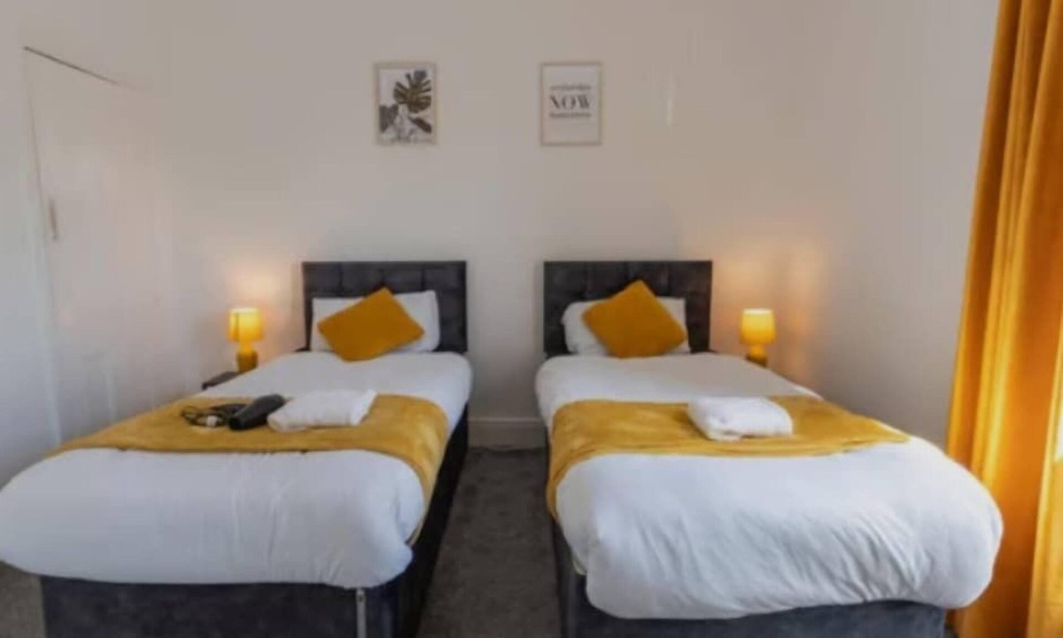 Clayton House | Modern Home, Walk to Etihad & Co-op Live Arena