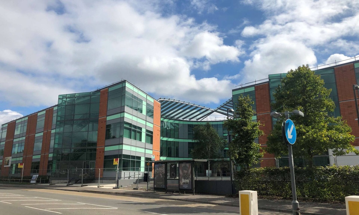 Bracknell Apartment | Modern Studio Near Bracknell Station | Free Parking