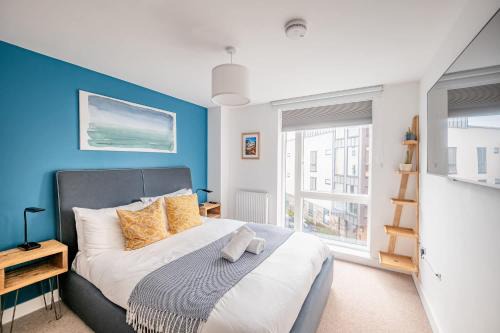 Southville House | Modern Townhouse - Parking EV Charger & Balcony