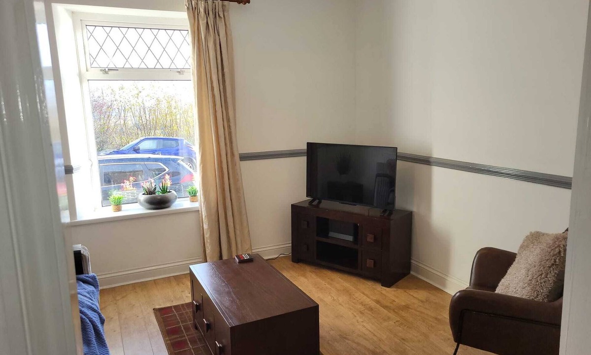 Carmel House | Modernised 3 bedroom 2 bathroom home ideal for business or pleasure