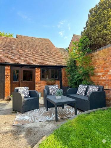 Alcester House | Needle & Grain A Historic Hideaway near Alcester