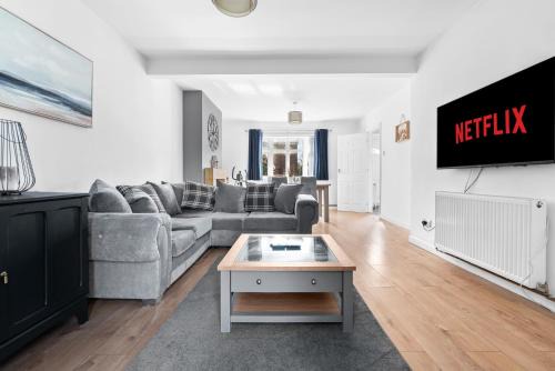 Weston on Trent House | NEW! Spacious 3BR With Private Parking