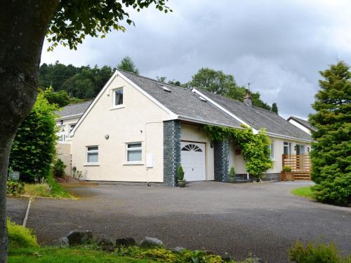 Braithwaite House | Oakvale - Oak Leaf
