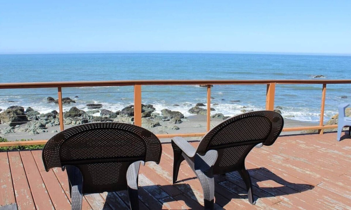 Smith River Cabin | Ocean Front Cabin 16 with Private Jacuzzi & Incredible Views (Private Beach by White Rock Resort)