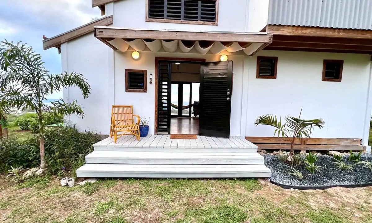 Isabela Ski Chalet | Ocean view romantic getaway chalet
