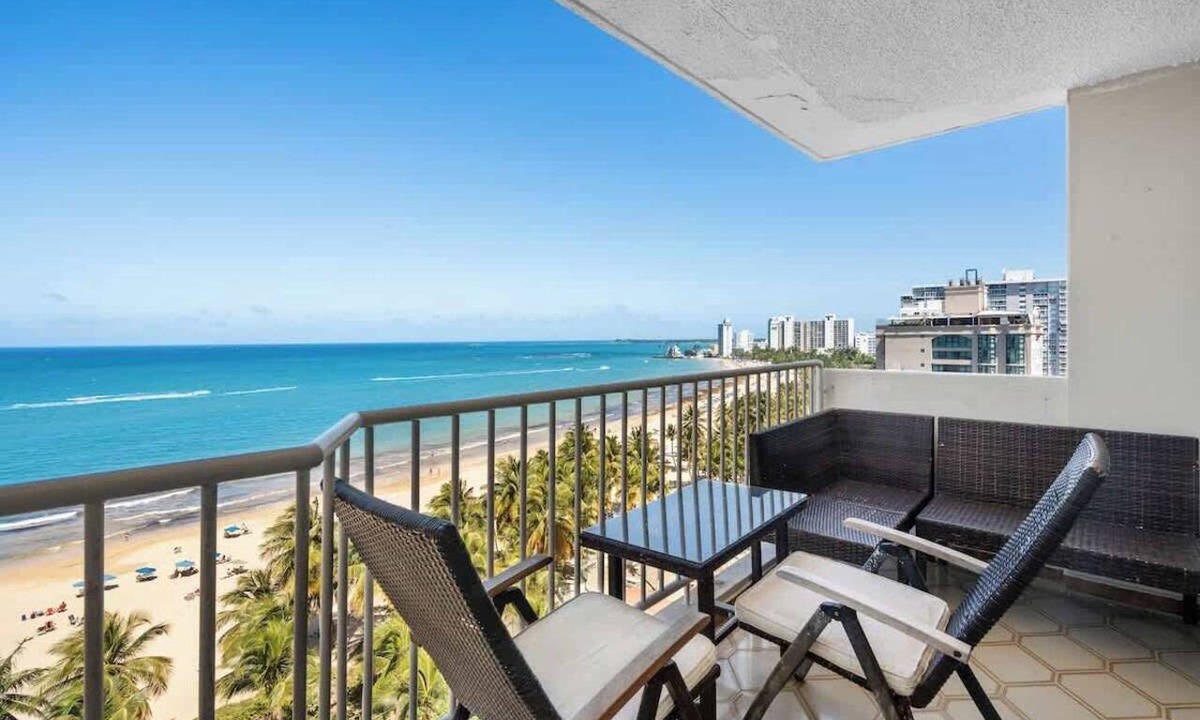 Isla Verde Apartment | Oceanfront | Terrace | Communal Pool | AC