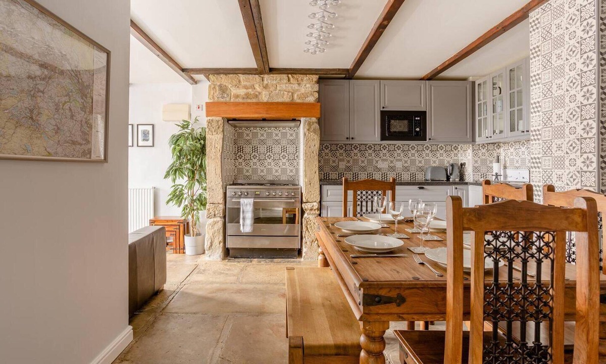 Oakworth Apartment | Oldmill-2bed-sleeps6-privategarden-optionalhottub