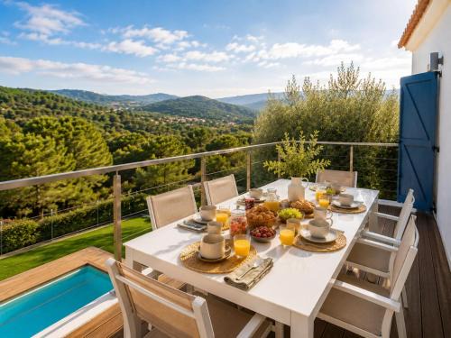 Vallpineda Villa | Paradise Silvia, Detached villa with private pool near Sitges