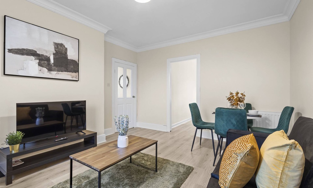 Johnstone House | Peaceful Base for Glasgow & Lochs