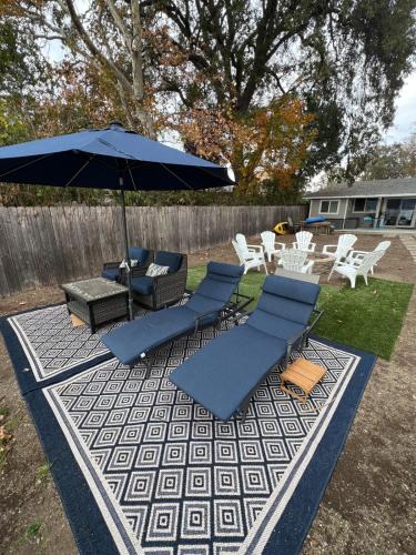 Clearlake House | Peaceful Lakeside Retreat - Cozy 3BR Waterfront Home