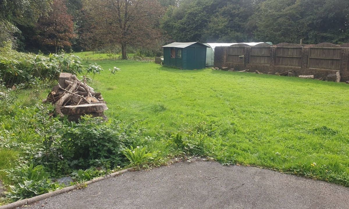 Bridgend Ski Chalet | Peaceful Secluded One Bedroom Chalet – Sleeps 4, Large Garden, Pets Welcome