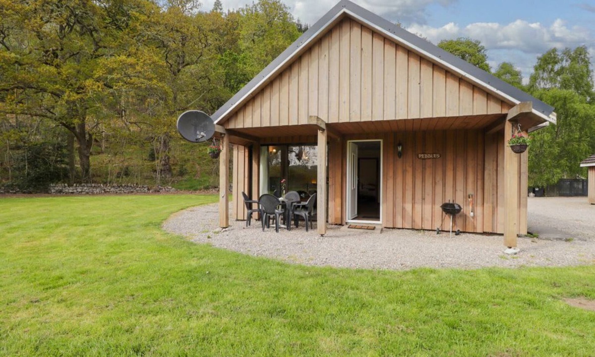 Strathpeffer Cabin | Pebbles Cottage, Strathpeffer