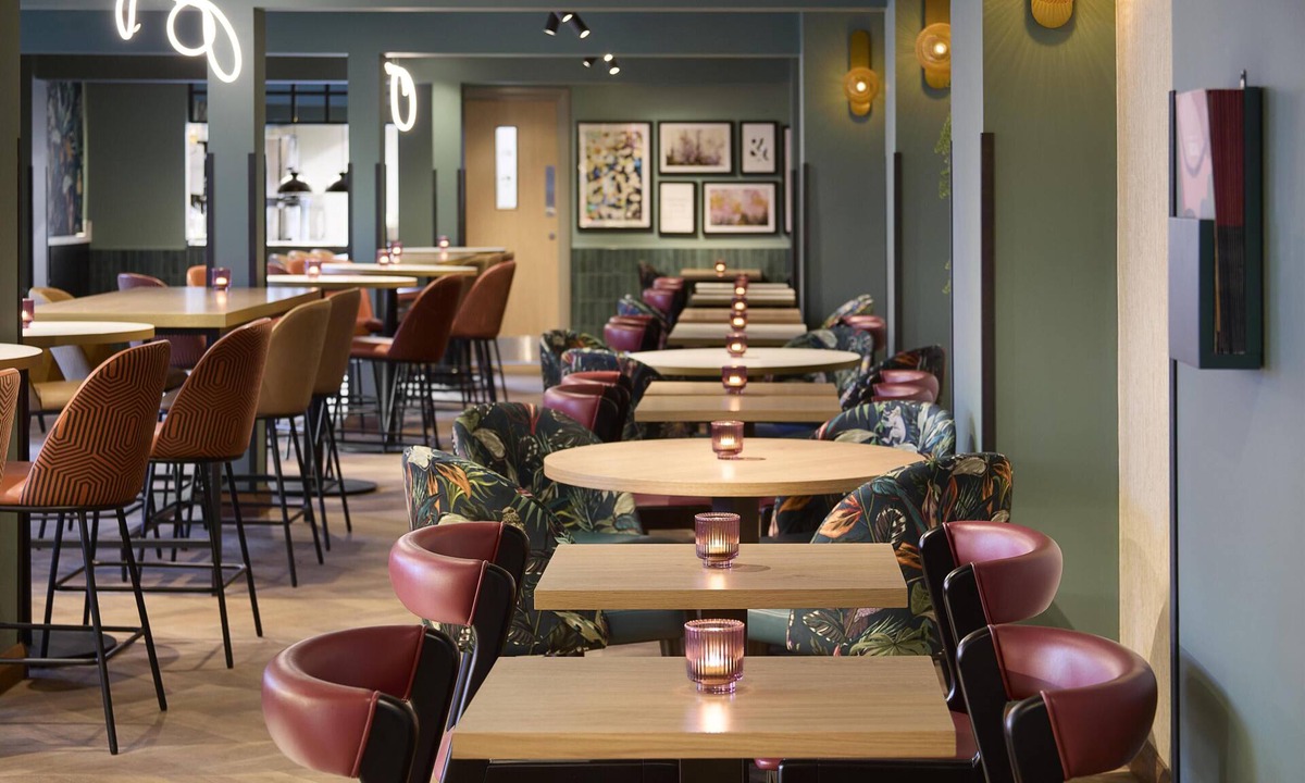 Llanelli Hotel | Premier Inn Llanelli Central East