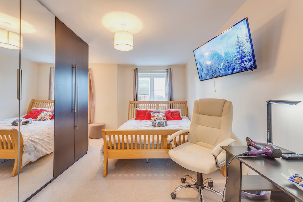 Erdington Bed & Breakfast | Premium SuperKing - FREE Parking, Breakfast & WiFi, Netflix, LED TV, Kitchen