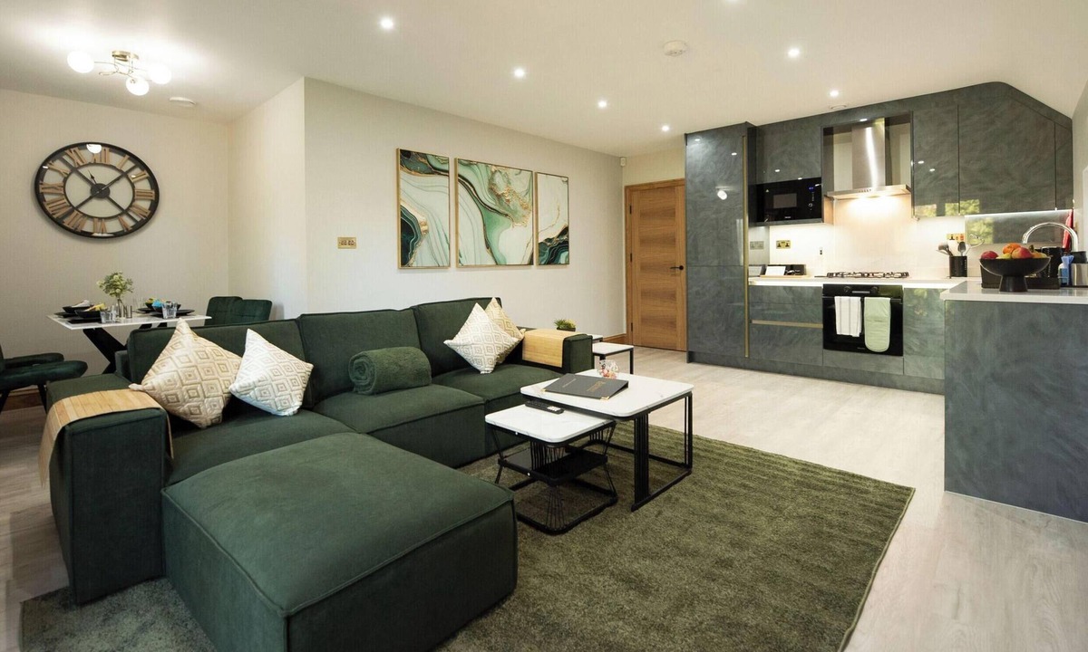 Reading Apartment | Premium Upper Apartment with Parking