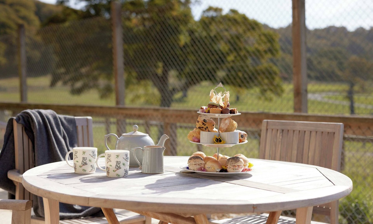 Warminster Cottage | Prepare for a luxury experience with unrivalled views of Longleat's Safari Park.
