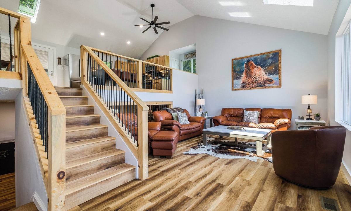 McGaheysville Cabin | PRIME dates available! Super Low Pricing-Luxury Mountain Home - Sleeps 14,