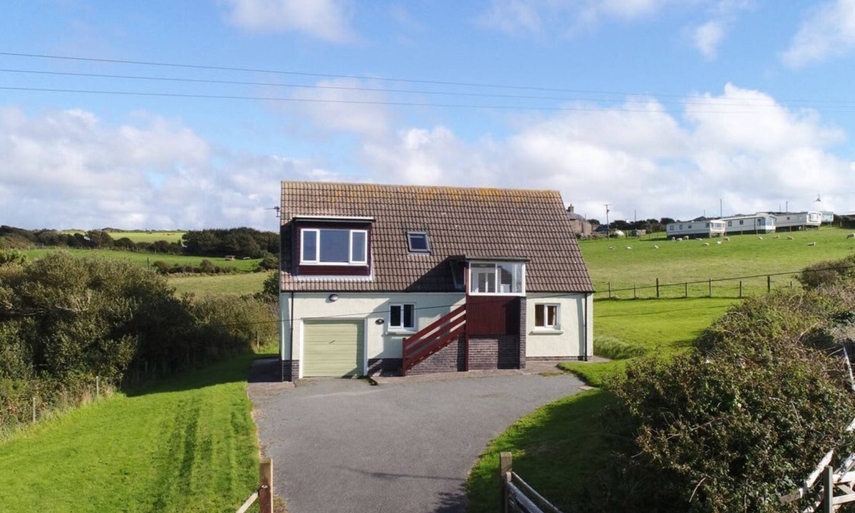 Roch Cottage | PRIMROSE COTTAGE, countryside, coast, Newgale