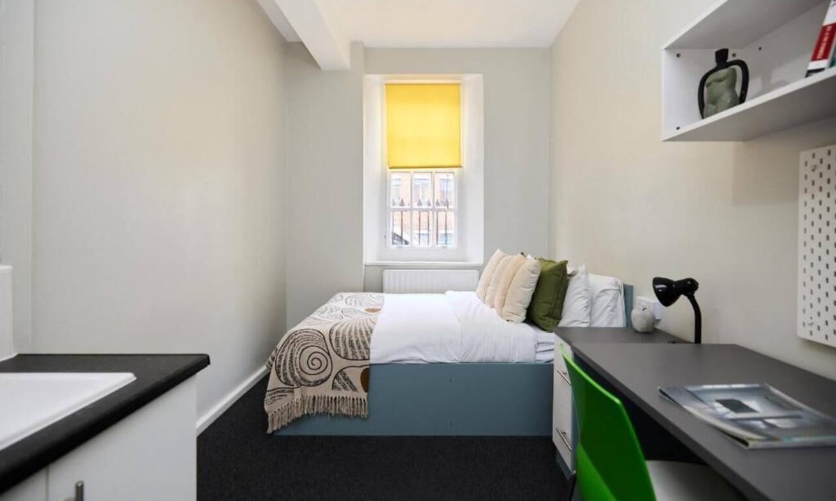 Vincent Square Hotel | Private 6-Room Cluster in Central Westminster – Ideal for Groups