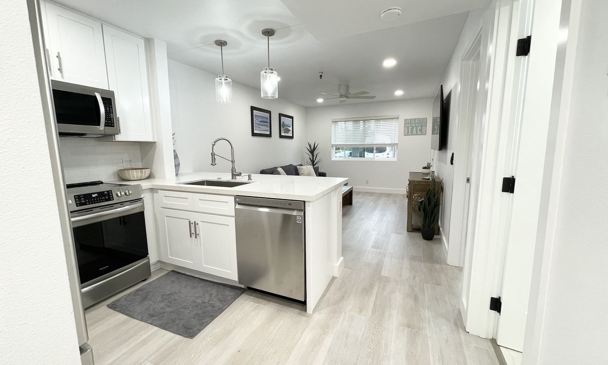 San Onofre Condo | Private Beach Side Community Remodeled Unit w/Washer/Dryer/Parking/Jacuzzi