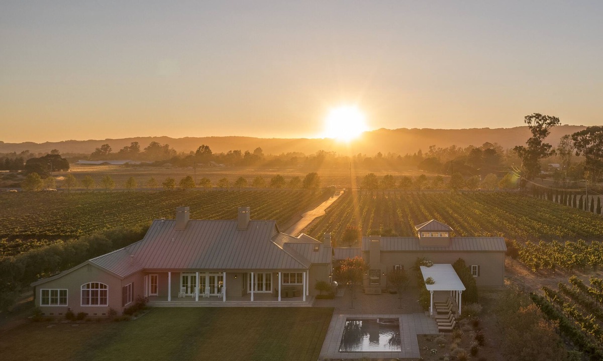 Sonoma House | Private Estate on Vineyard - The Attune Estate