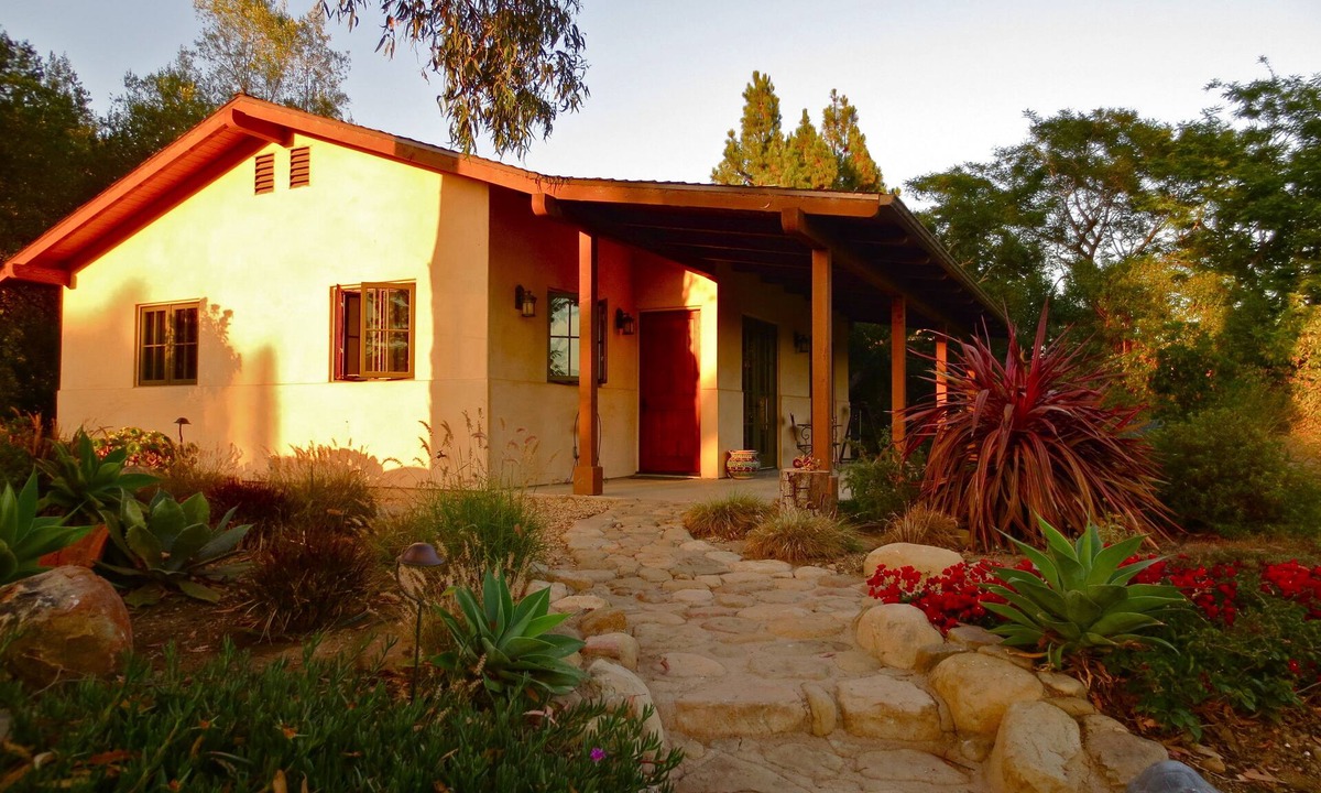 Hedgerow Cottage | Quiet, Romantic, Montecito Retreat