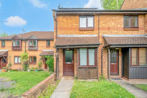 St Albans House | Quiet St. Albans Cottage with Free Parking - Pass the Keys