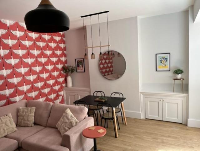 Huntingdon Apartment | Redwing- free parking- Grade II listed- ground floor two bedrooms apartment