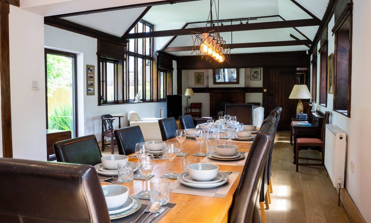 St Leonards House | Remodelled historical cottage, super location, w/hottub