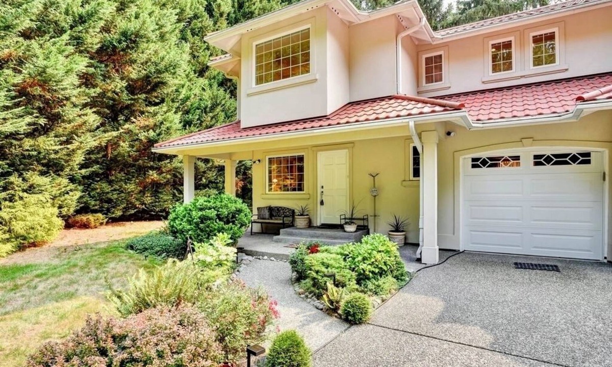 Riverbend House | Riverside Bliss Cozy Beds, Fireplace and Gbit WiFi