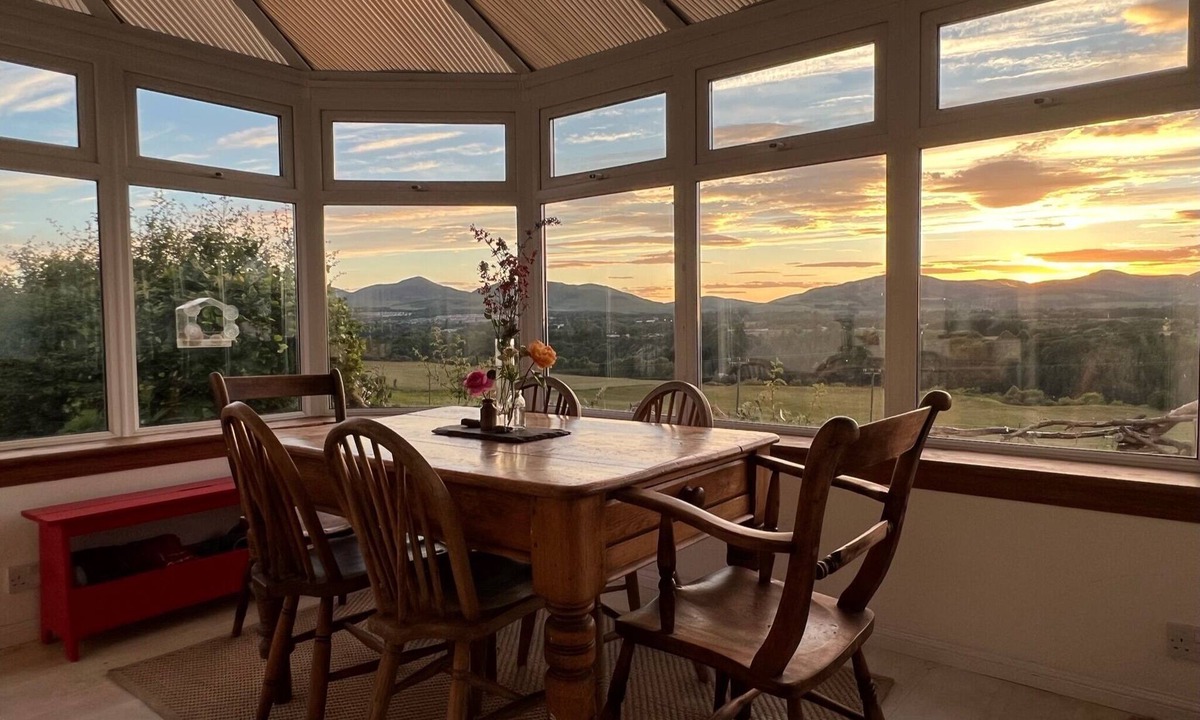 Roslin Cottage | Romantic cottage with stunning Views