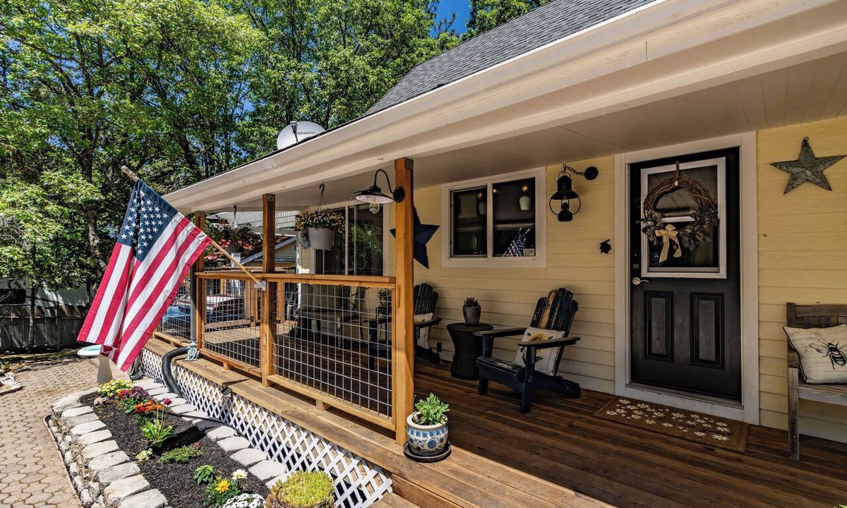 River Pines House | Romantic weekend getaway in the heart of wine country.