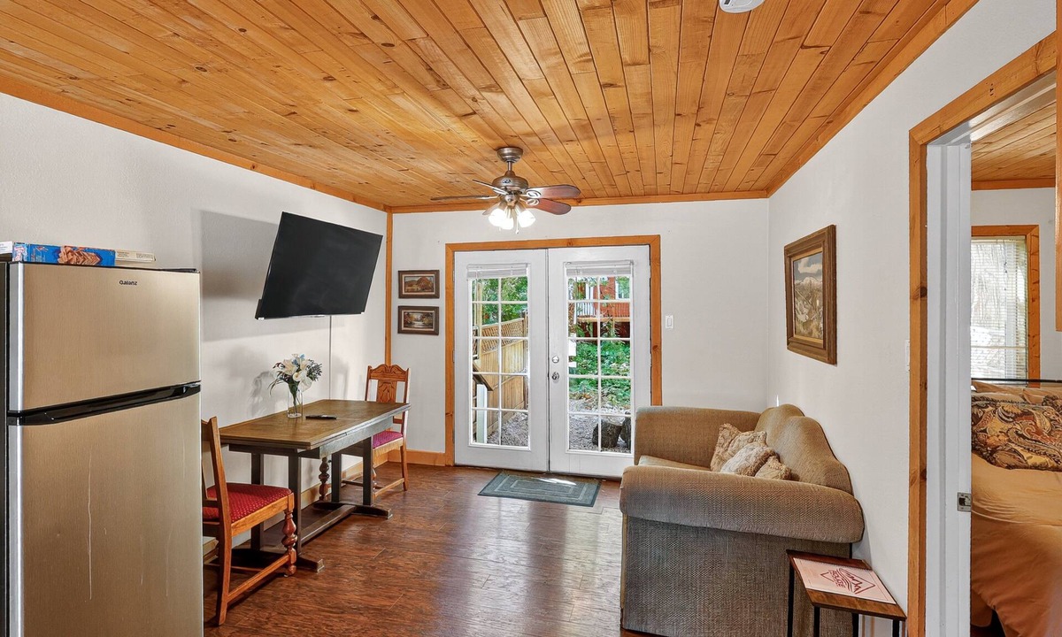 Cobb Apartment | Rouge Cobb Mountain Hotel - Cabin 1