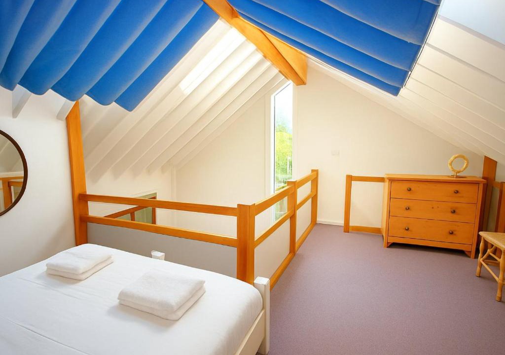 Chichester Apartment | Rural Studio with Shared Pool, Large Gardens & Tennis, Dog Friendly! Chichester Holiday Properties