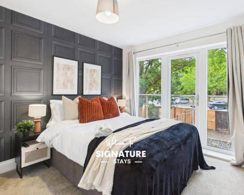 Wychbold House | Saxon Way Home by Signature Stays - Leisure Centre - Pool & Spa - Parking
