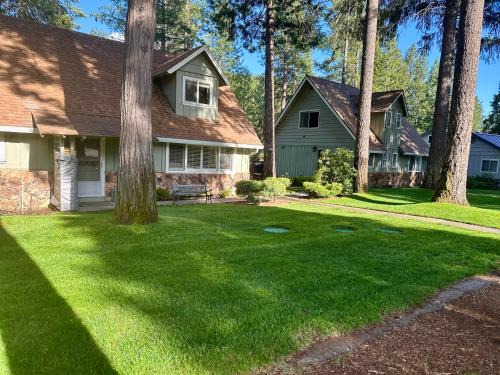 Hamilton Branch House | Scenic River Front Home Lake Almanor