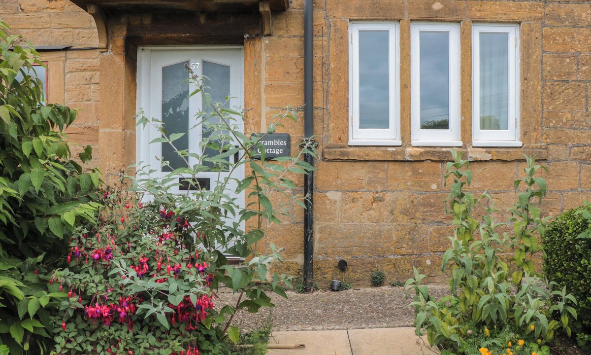 Stoke-sub-Hamdon Cottage | SCRAMBLES COTTAGE, pet friendly in Stoke-Sub-Hamdon, Somerset
