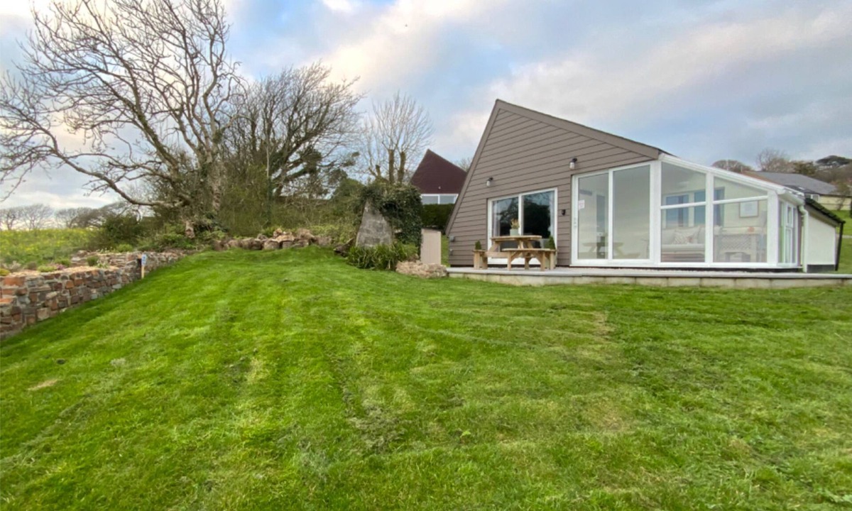 Kilkhampton Cabin | Self Catering Holiday Lodge in Bude, Cornwall with amazing uninterrupted views