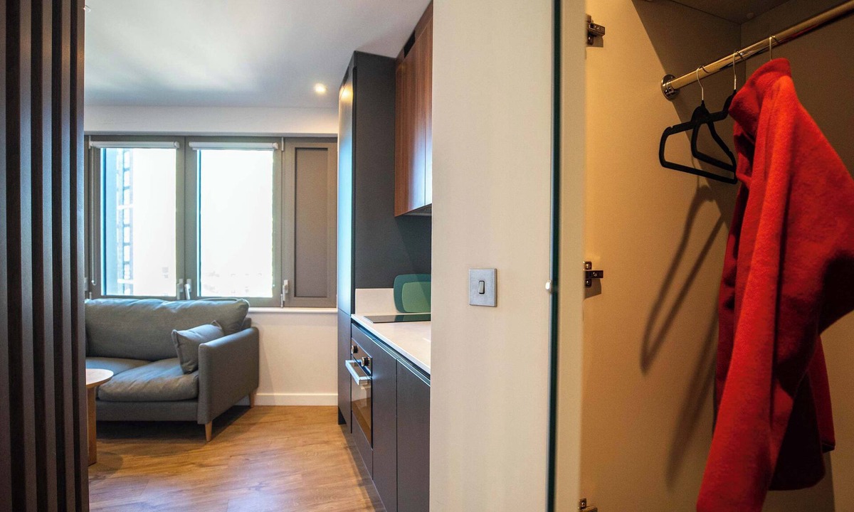 East Acton Apartment | Separate Sleep Zone w Double Bed | StayCozy