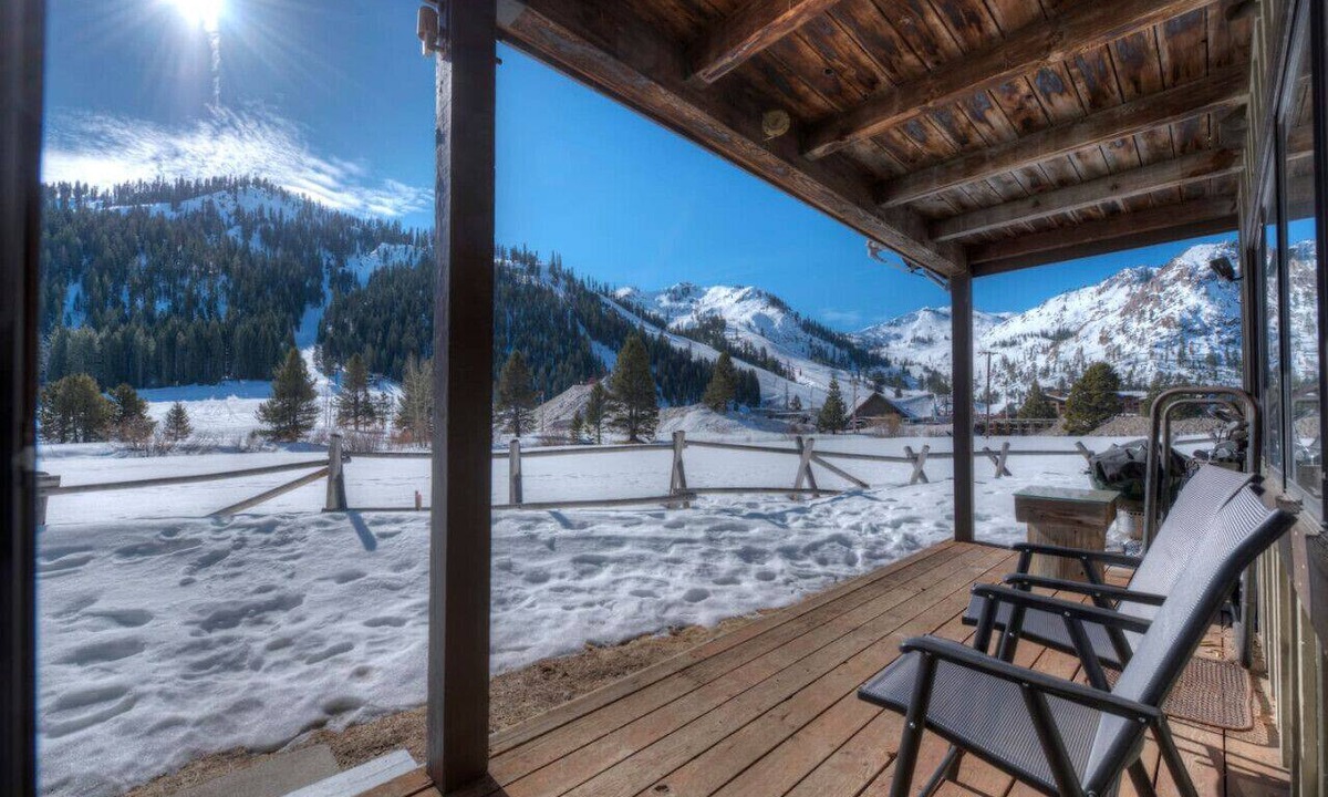 Olympic Valley Condo | Serene Condo by Palisades Base and Golf Course