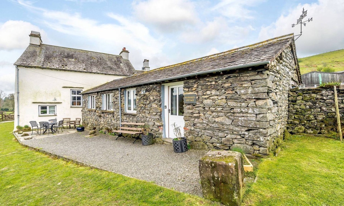 Hawkshead Cottage | SHEPHERDS COTTAGE, family friendly, with hot tub in Hawkshead