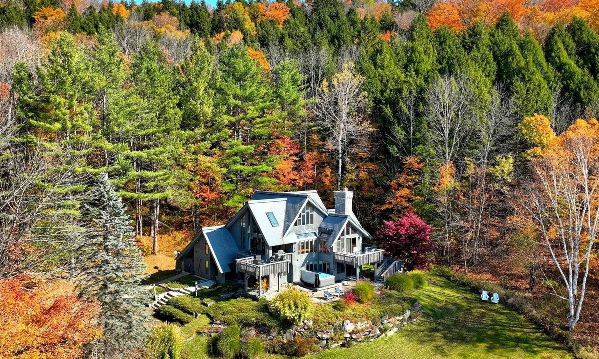 Pittsfield Ski Chalet | Silver Spring Mountain House 15 minutes to Killington and private access to VAST
