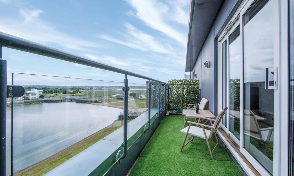 Llanelli Apartment | Skyline Duplex Penthouse - 3 Bedroom - Llanelli